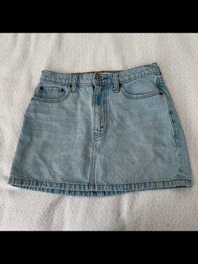 abercrombie & fitch high rise denim skirt   size 26  details: -high rise  -light